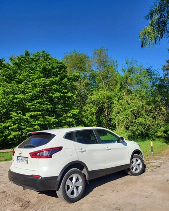 Nissan Qashqai cena 61800 przebieg: 95000, rok produkcji 2018 z Ozorków małe 106